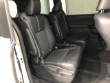 【後部座席】も当然、綺麗・清潔に仕上げております。内装の綺麗なお車は気持ちが良いですし、コンディションのいい車が多いです。これもオススメの1台です。