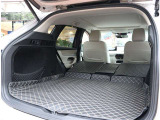 お車選びをお楽しみ頂けるよう、在庫車の展示スペースを十分に確保しております。
