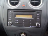 CD一体型のFM/AM電子チューナーが装着されています。