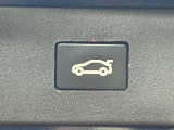 【パワーバックドア】スマートキーや運転席のボタンを押すだけでリアゲートが自動で開閉します!荷物を持っている時や、高い位置にあるバックドアを閉める際に便利な機能です♪