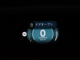 ヘッドアップディスプレイは視認性が非常に良く、運転時の視線を逸らさず様々な情報の確認が行えます。