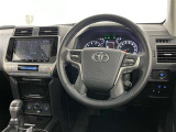 運転席まわりです。 各操作スイッチは使いやすい位置に配置されてます。