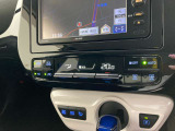 オートエアコンは温度を設定するだけで、自動で風量などを設定してくれます。運転しながら操作も必要ないので、安全性も向上します。