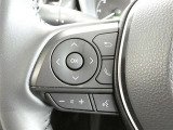 ステアリングスイッチ付き。オーディオの操作やハンズフリー通話も前方から目を離すことなく操作することが可能です。