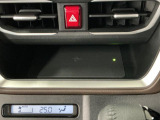 【ワイヤレス充電器(Qi)】スマホが普及した現代に役立つ、ケーブルレスで充電できる機能が搭載!ワイヤレス充電規格Qiに対応したスマートフォンなどを、充電エリアに置くだけで簡単に充電ができます♪