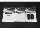 保証書・記録簿・取扱説明書と揃っていいます。キーの電池は新品にお取替えしてから納車させて頂きます。
