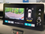【マルチビューカメラシステム】専用のカメラにより、上から見下ろしたような視点で360度クルマの周囲を確認することができます☆死角部分も確認しやすく、狭い場所での切り返しや駐車もスムーズに行えます。