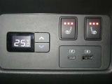 【シートヒーター搭載】シートを温めてくれる暖房機器です!長時間座っていると負担が掛かりやすい背中や腰、または冬場の寒い日に冷えやすい脚部に快適なぬくもりを♪