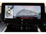 車両を上から見たような映像表示するパノラミックビューモニター付き!