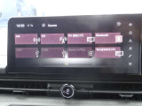 【メーカー純正12.3型ナビ】インテリアに溶け込むスタイリッシュな「専用設計」メーカーナビを装備♪視認性や操作性など基本性能にも優れ、より上質なカーライフをお楽しみいただけます。