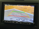 【バックカメラ】駐車時に後方がリアルタイム映像で確認できます。大型商業施設や立体駐車場での駐車時や、夜間のバック時に大活躍!運転スキルに関わらず、今や必須となった装備のひとつです!