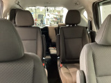 【ウォークスルー】車外に出なくても運転席から3列目シートまで移動が可能です。子育てや荷物が多いときなど利便性が高いです。