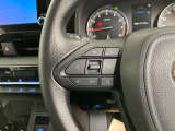 運転中、オーディオの操作をしてて、ハッとしたことはありませんか?ステアリングスイッチは、運転中でもハンドルでオーディオの操作が可能です。安全なドライブをサポートします。