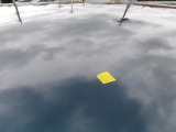 ルーフの運転席側前方にキズがあります。