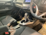 運転席周辺のスマートなレイアウトが、操作のしやすさを実現。快適なドライブをサポートします。