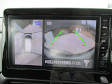 多彩なナビ機能に加えて、アラウンドビューモニターの画像も大画面に映し出されます。周囲の状況をもっと確認しやすくなり、駐車が楽に安心して行えます。