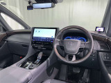 運転席まわりです。 各操作スイッチは使いやすい位置に配置されてます。