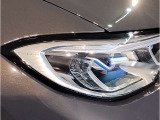 【レーザーライト】ブルーのデザインとBMW Laserのロゴにより視覚的にも個性を主張するレーザーライト。ハイビームモードを設定すると最長600mまでの距離を照射。夜間におけるドライビングの快適性を向上させます。
