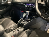 運転席周辺のスマートなレイアウトが、操作のしやすさを実現。快適なドライブをサポートします。