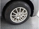 かっこいいホイールですね。 車のイメージを大きく左右するホイール部分はコダワリを持ちたいですね。