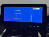 電話を手に持って運転するのは違反です!ハンズフリーで運転中は通話しましょう!通話、音楽再生等さまざまな接続がワイヤレスで可能なのは嬉しいですね!