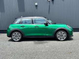 MINI正規ディーラーならではの品質の高い認定中古車を常時20台以上展示しております。