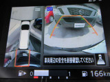 車の真上から見下ろしたような360度視界の良い『アラウンドビューモニター』です♪♪ 苦手な狭い駐車場、暗い所でも確認ができてとっても安心です♪♪
