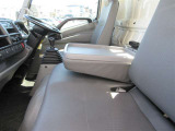 当社が誇るお車の洗浄メニュー&rdquo;まるまるクリン&rdquo;済みですので、室内もキレイ。気持ちよくお乗り頂けます。 まるまるクリンでは下回りの錆止め塗装、ボディのガラスコーティング、室内のスチーム洗浄を行います。