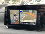 アラウンドビューモニターは4方のカメラで真上から車を見たようにモニターで確認ができる日産の自慢の装備です。是非実際の車で体感してみてください。