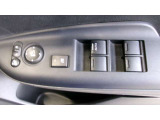 運転席から全ての窓の開閉ができます。ウィンドウロック機能はお子様のいたずら防止に有効です。