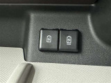 充電用USB端子付き。スマートフォンなどの充電に便利です。