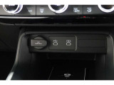 スマートフォンなどの音楽再生が可能なUSB接続ジャック装備車両です♪♪♪
