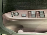 パワーウインドウは運転席でドア4枚とも上下の操作ができるようになっています。子供さんが勝手に操作できないようにロックすることも可能です。