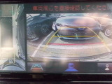 パノラミックビューモニター&バックモニター♪車両の前後左右に搭載した4つのカメラの映像を合成し、車を真上から見ているような映像を表示♪