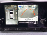 アラウンドビューモニター装備!空から見ているような映像によって不慣れな場所での車庫入れや縦列駐車等はもちろん狭い道でのすれ違いも安心♪