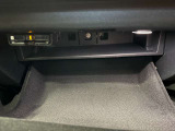 グローブボックス内にETC車載器を搭載しております。