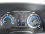 メーター内のカラーデイスプレイには運転をサポートする情報を表示します。