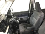 高いホールド性で運転姿勢が安定します。長距離ドライブでも疲れにくいのが魅力です。快適なドライビングライフをお送りください♪