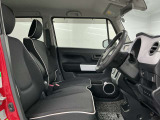 【運転席】シート周りは使用感も少なく、良好な状態となります。丁寧につかわれていたことがよくわかります。