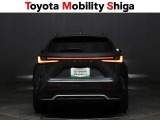 リヤのコンビネーションランプは後続車からも確認しやすいデザインです。