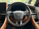 【純正革巻きステアリング】上質な革を使用することで、手にしっかり馴染みとても運転しやすいハンドルです♪