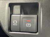 【オートブレーキホールド】信号待ちや渋滞で停車時にブレーキから足を離しても、停止状態を保持してくれます。前進するときはアクセルを踏めば自動で解除されるので安心♪街乗り運転が楽になります♪