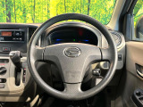 インテリアに合わせたデザインのステアリングは、運転される方のことも考え、運転しやすい形状、大きさです。是非一度、実際に触ってお確かめください。
