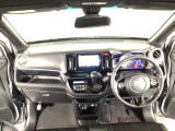 【前方視界】開放的な前方視界!運転がしやすく疲れにくいです♪窓が大きく、見通しがとっても良いおクルマですよ♪