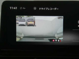 純正ドライブレコーダー:前後の運転状況を映像で記録します。