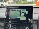 パノラミックビューモニターで、後方と全体を確認しながら安心して駐車することができます。