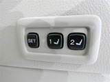 運転席のシートポジションを記憶・再現できるメモリー機能を搭載しています。