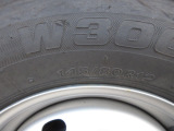 タイヤサイズは、145/80R12です。