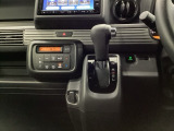 運転席周辺のスマートなレイアウトが、操作のしやすさを実現。快適なドライブをサポートします。