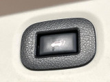 【パワーバックドア】スマートキーや運転席のボタンを押すだけでリアゲートが自動で開閉します!荷物を持っている時や、高い位置にあるバックドアを閉める際に便利な機能です♪
